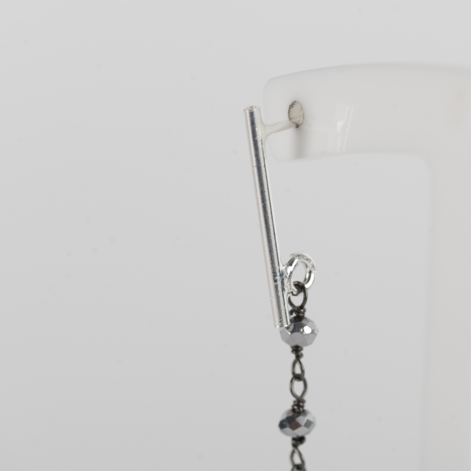 NOU PENDIENTES ROSARIO & CRISTALES DETALLE - GRIS.jpg